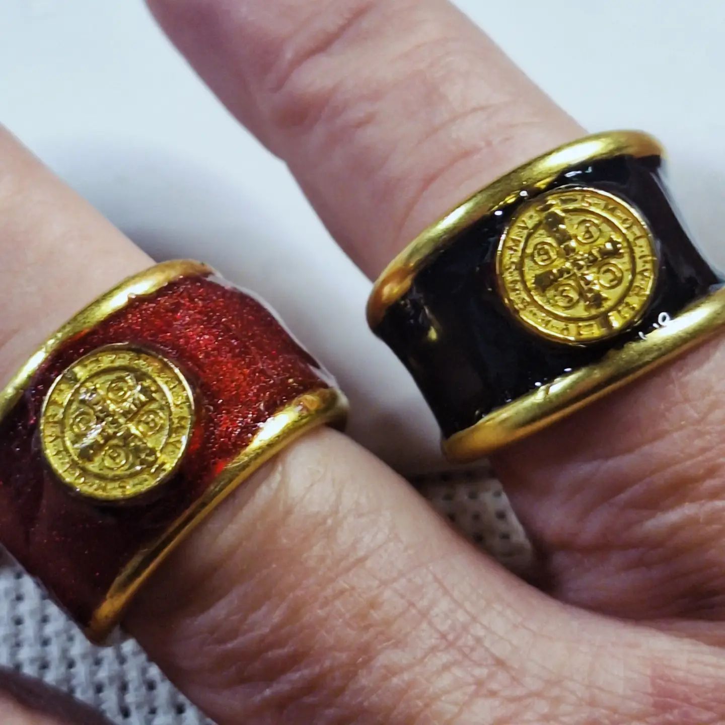 Anillo Resin San Benito Rojo