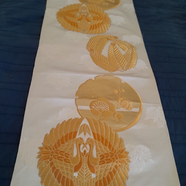 TELA DE KIMONO Obi dorado