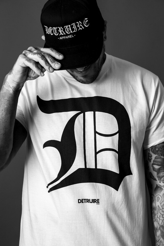 "D" t-shirt blanc