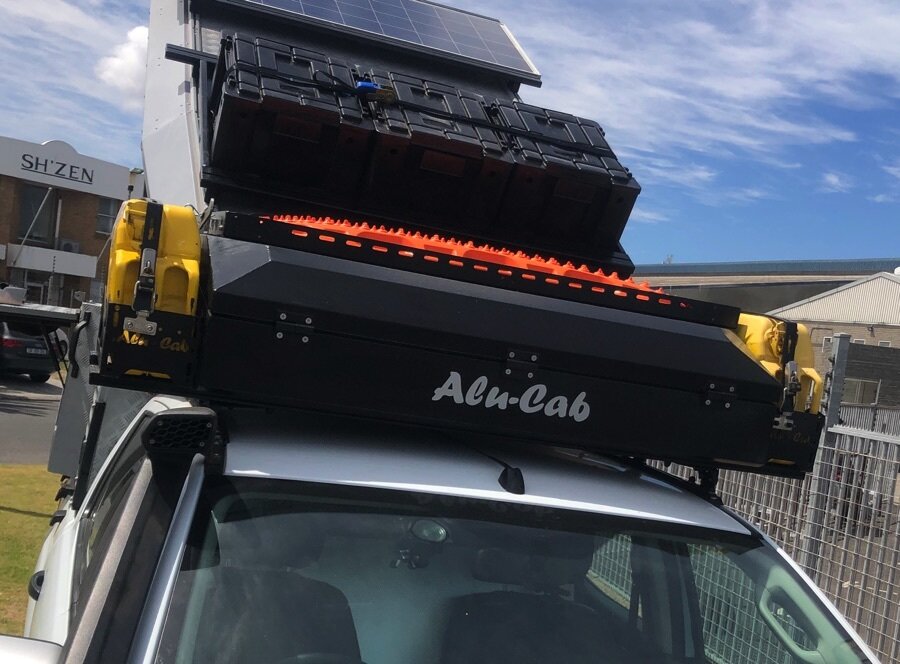 Roof Box with 250 litre volume, black