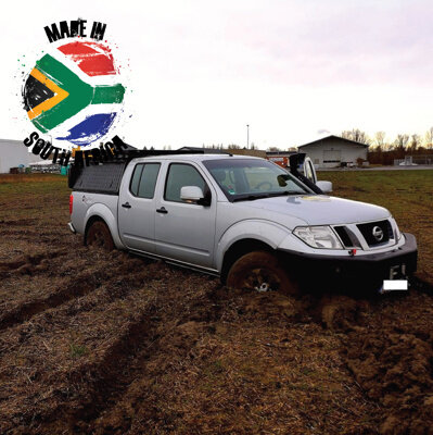 Alu-Cab Canopy Adventure Nissan Navara D40 2005-2015 D / Cab Black / Tread Plate
