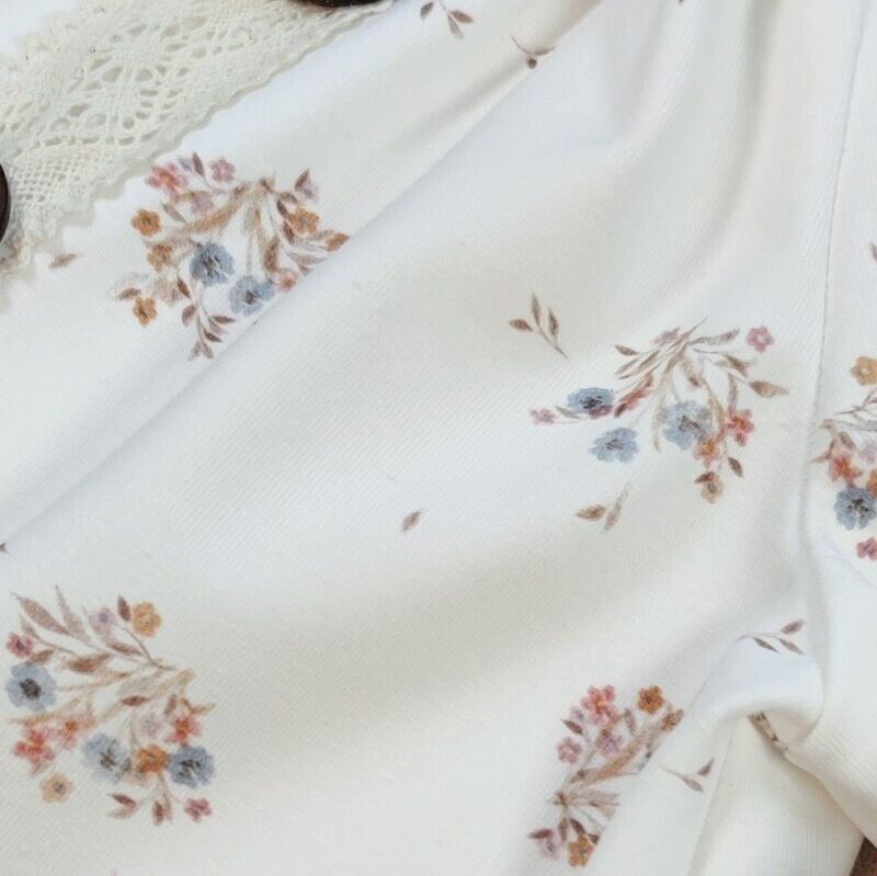 Rüschen T-Shirt - kleiner Blumenstrauß