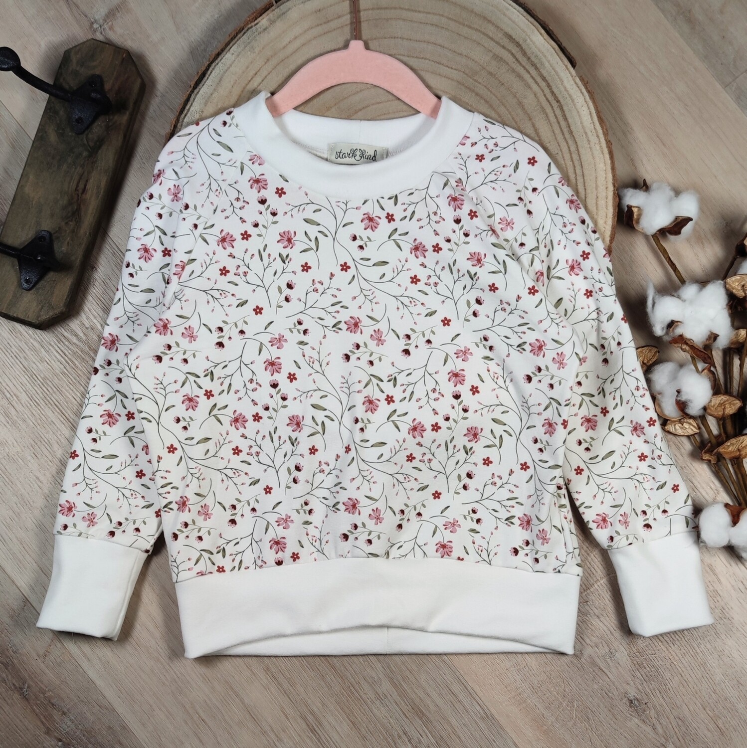 Raglan Pullover - kleine rosa Blüte