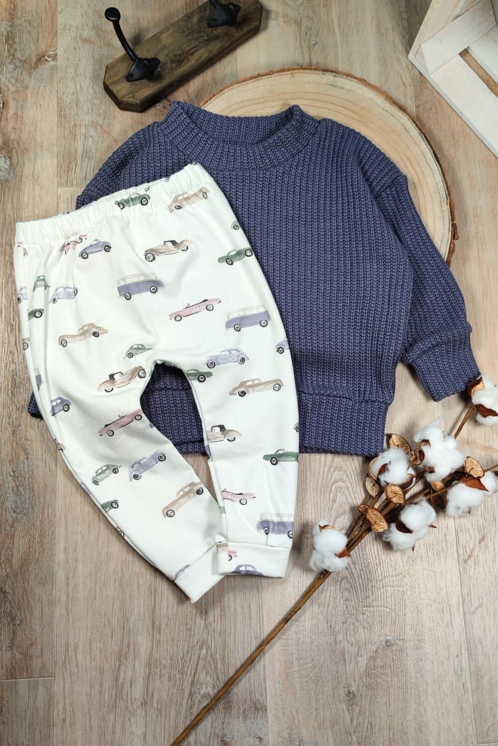 Set: Grobstrick Pulli Blaubeeren Blau & Hose Vintage Cars