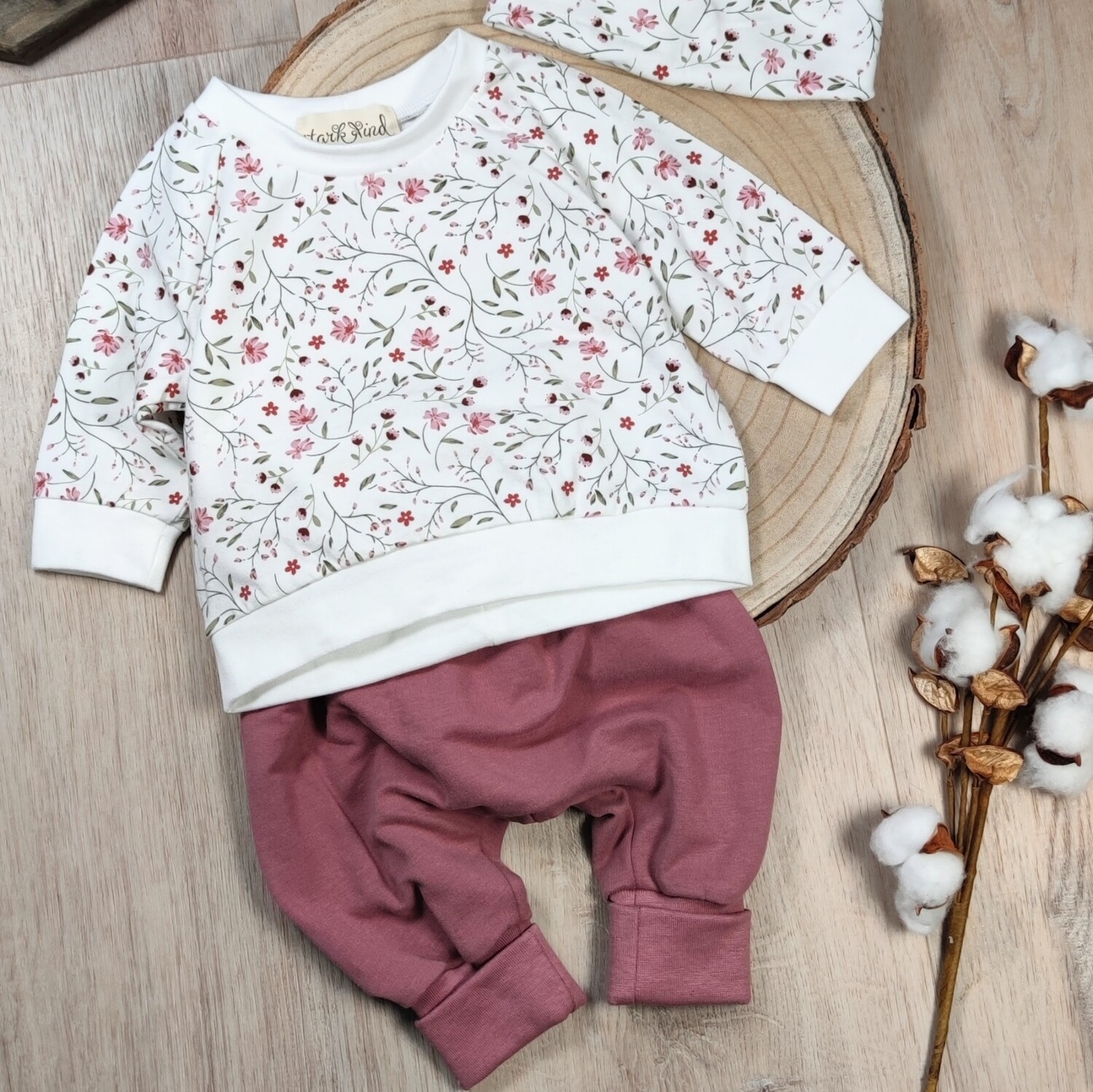 Set: Pullover Raglan Kleine Rosa Blüte & Mitwachshose Soft Sweat Mauve