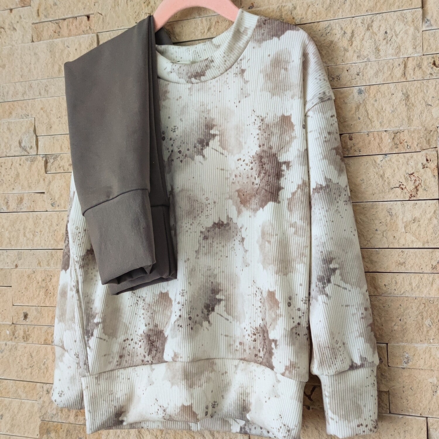 Set: Rib Jersey Pullover Splashes Taupe & Hose French Terry Taupe