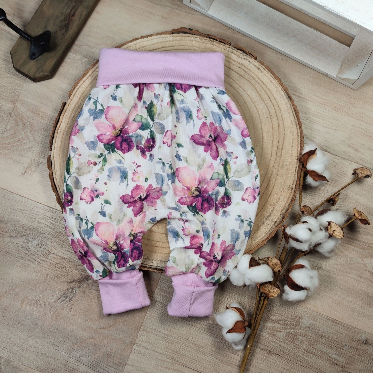 Mitwachshose Musselin - Aquarellblüte Lila 