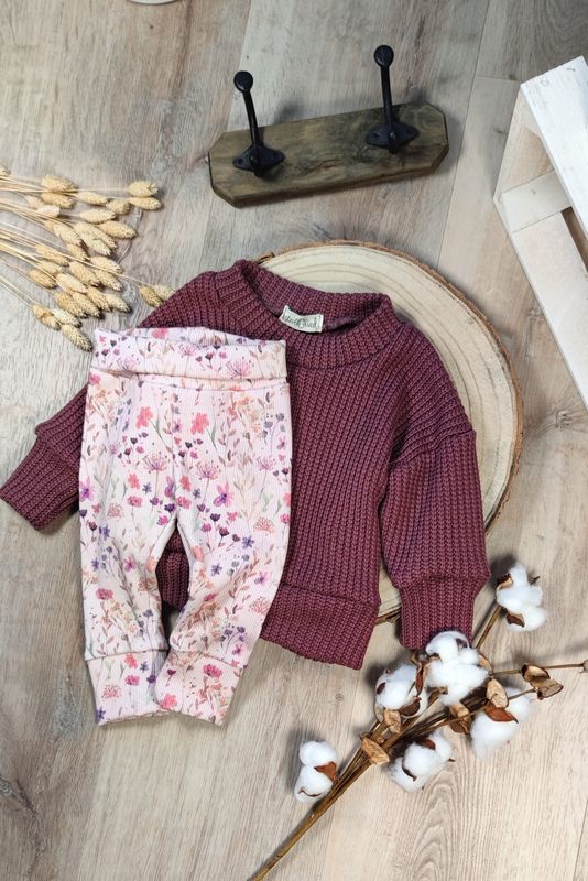 Set: Grobstrick Pulli Mauve & Rib Jersey Hose Wild Flowers Mauve