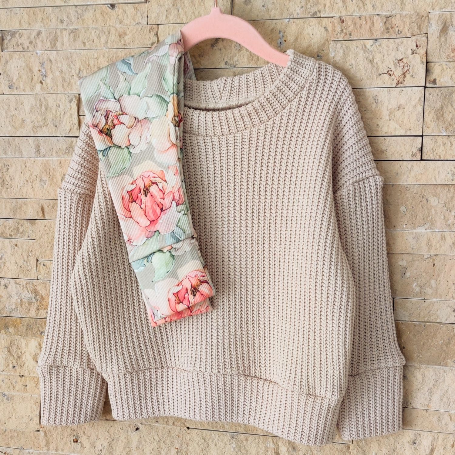 Set: Grobstrick Pulli Hell-Beige & Hose Rib Colorful Flowers 
