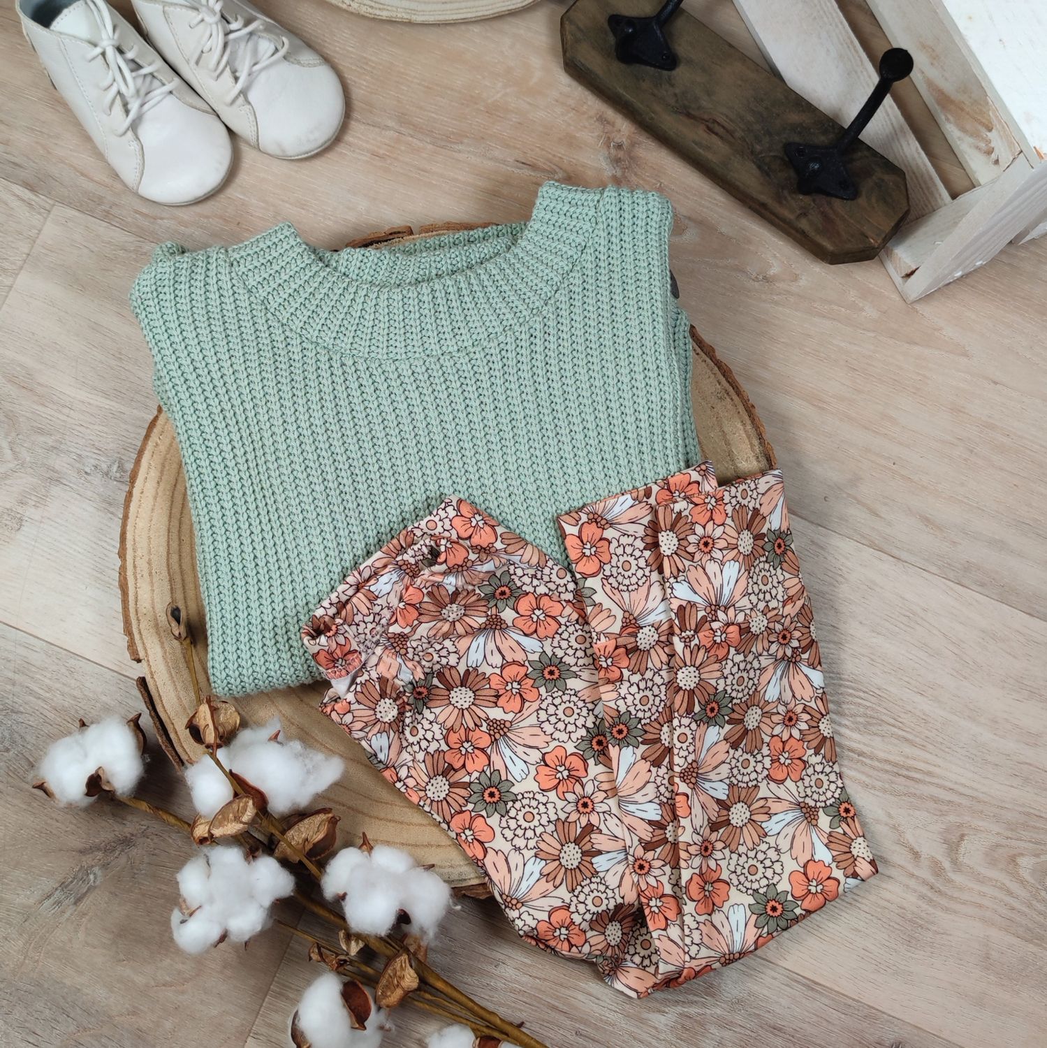 Set: Grobstrick Pulli Mintgrün & Hose Retro Flowers 