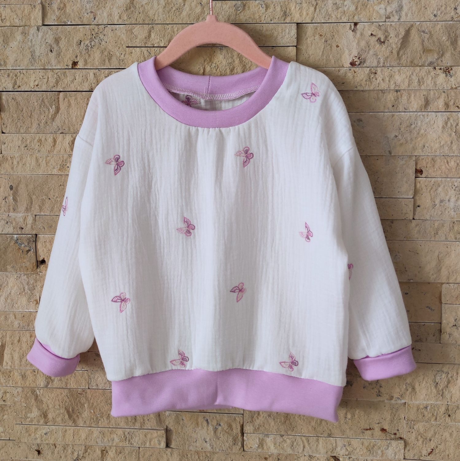 Musselin Longsleeve - Schmetterling gestickt 