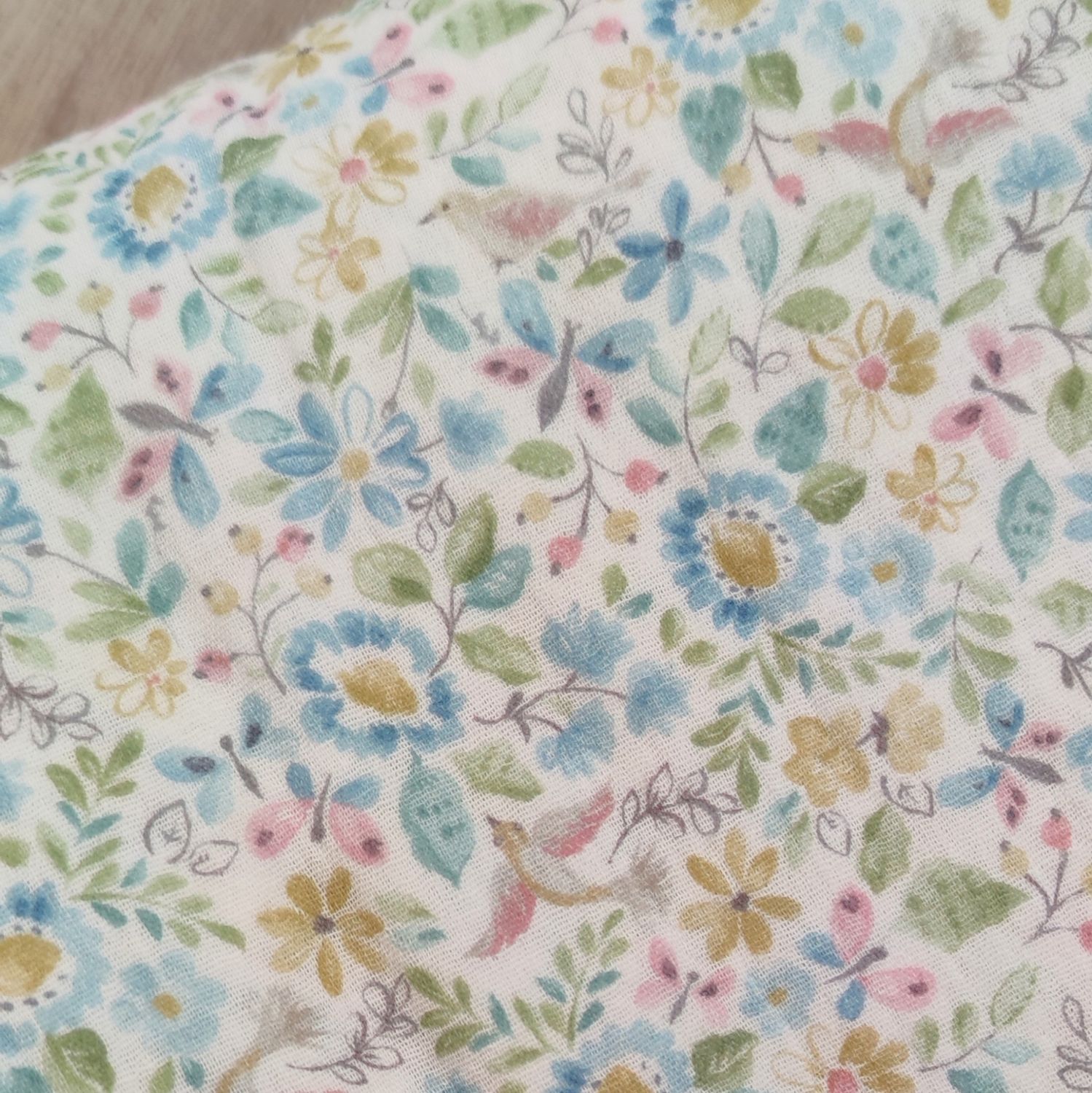 Halstuch mit Druckknöpfen - Musselin - Pastell-Blüten Blau