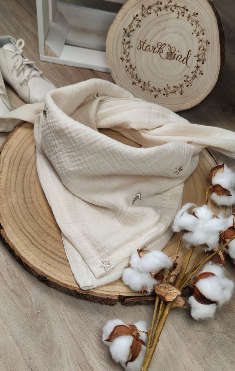 Halstuch - Musselin - Natur Mond Sterne gestickt - ca. 55x55 cm