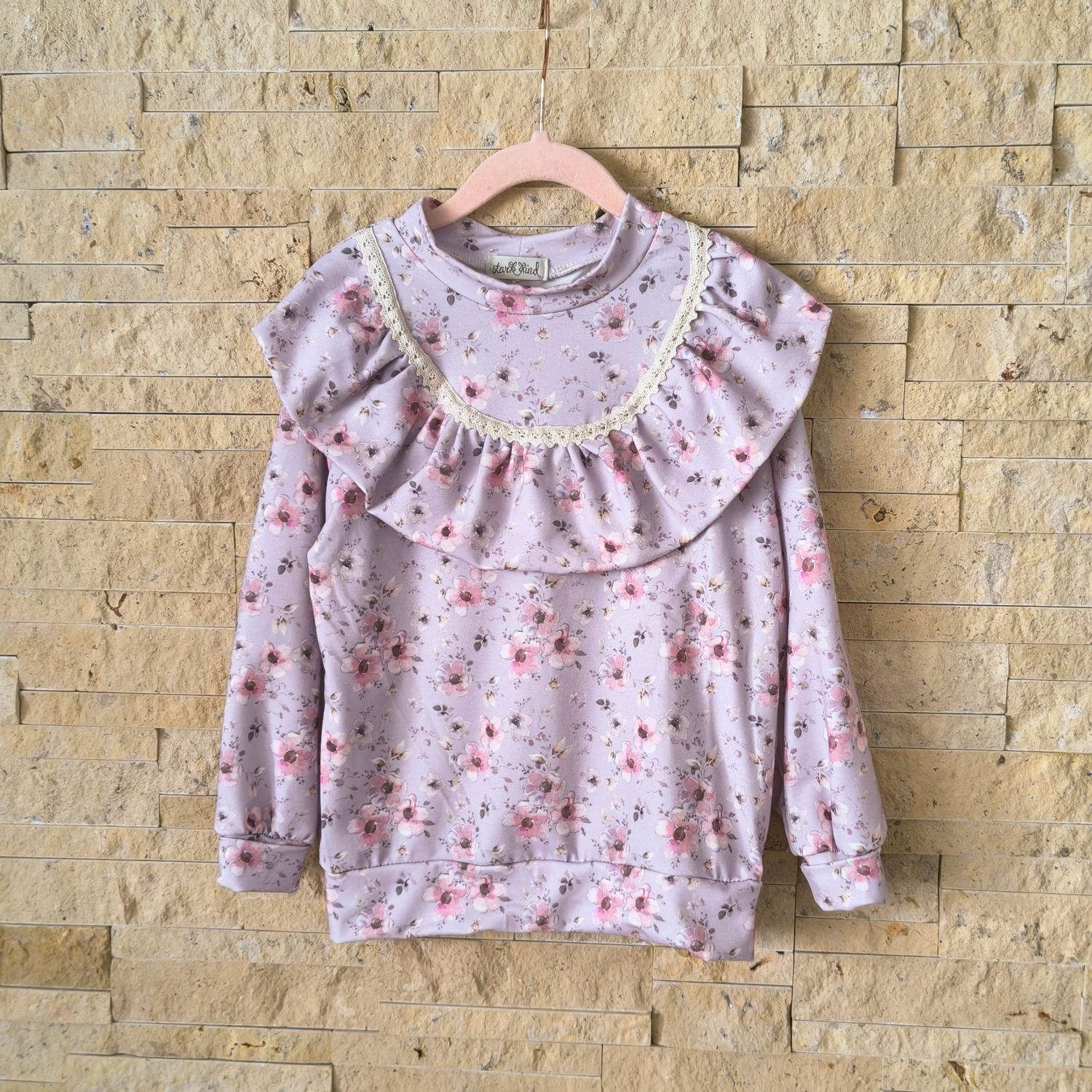 Jersey Pullover mit Rüsche - Blumen Flieder