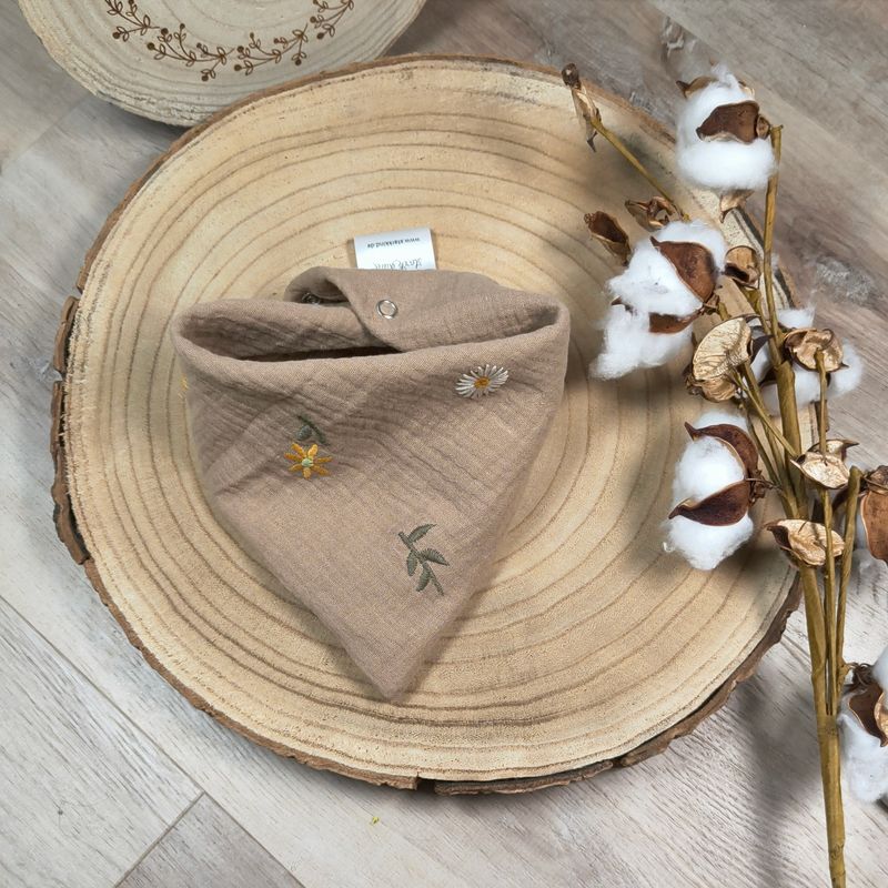 (Sofortkauf) Halstuch mit Druckknöpfen - Musselin - Sonnenblumen Dunkelbeige gestickt - ca. 0 bis 1 Jahr