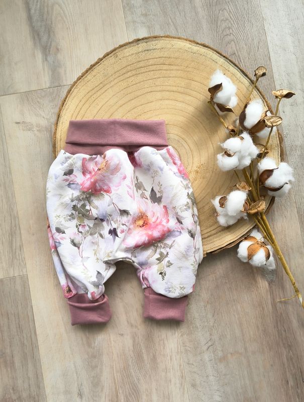 (Sofortkauf) Mitwachshose French Terry - Aquarellblumen - Gr. 50/56