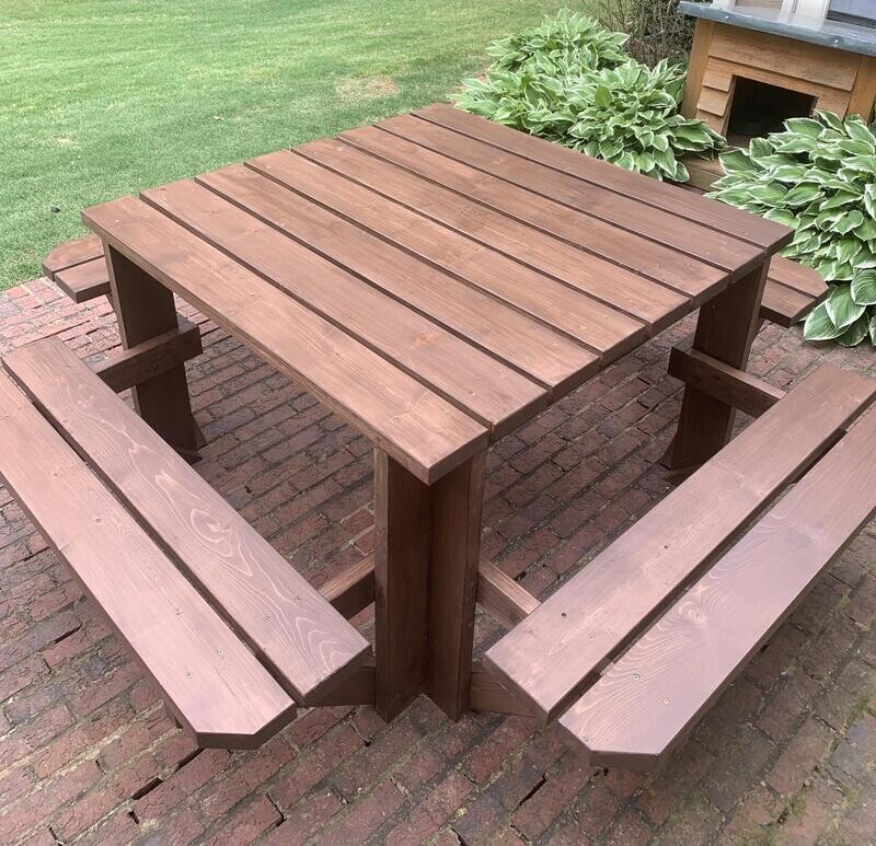 Square picnic table