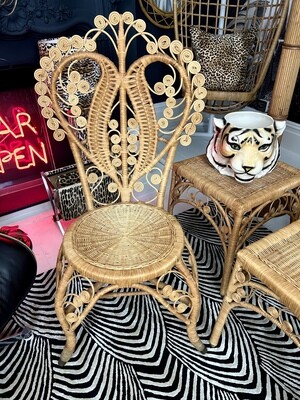 Mid Century Boho Original 1950’s RARE Spiral Detail Rattan Wicker Heart Peacock Chair