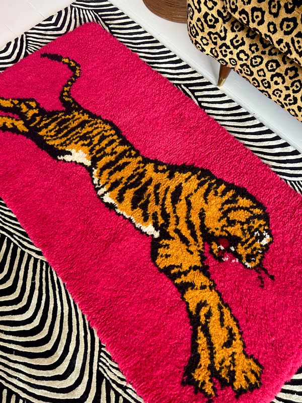 Wild Decor Hot Pink 1960’s Iconic Leaping Tiger Large Rug Wall Hanging 53”x 28”