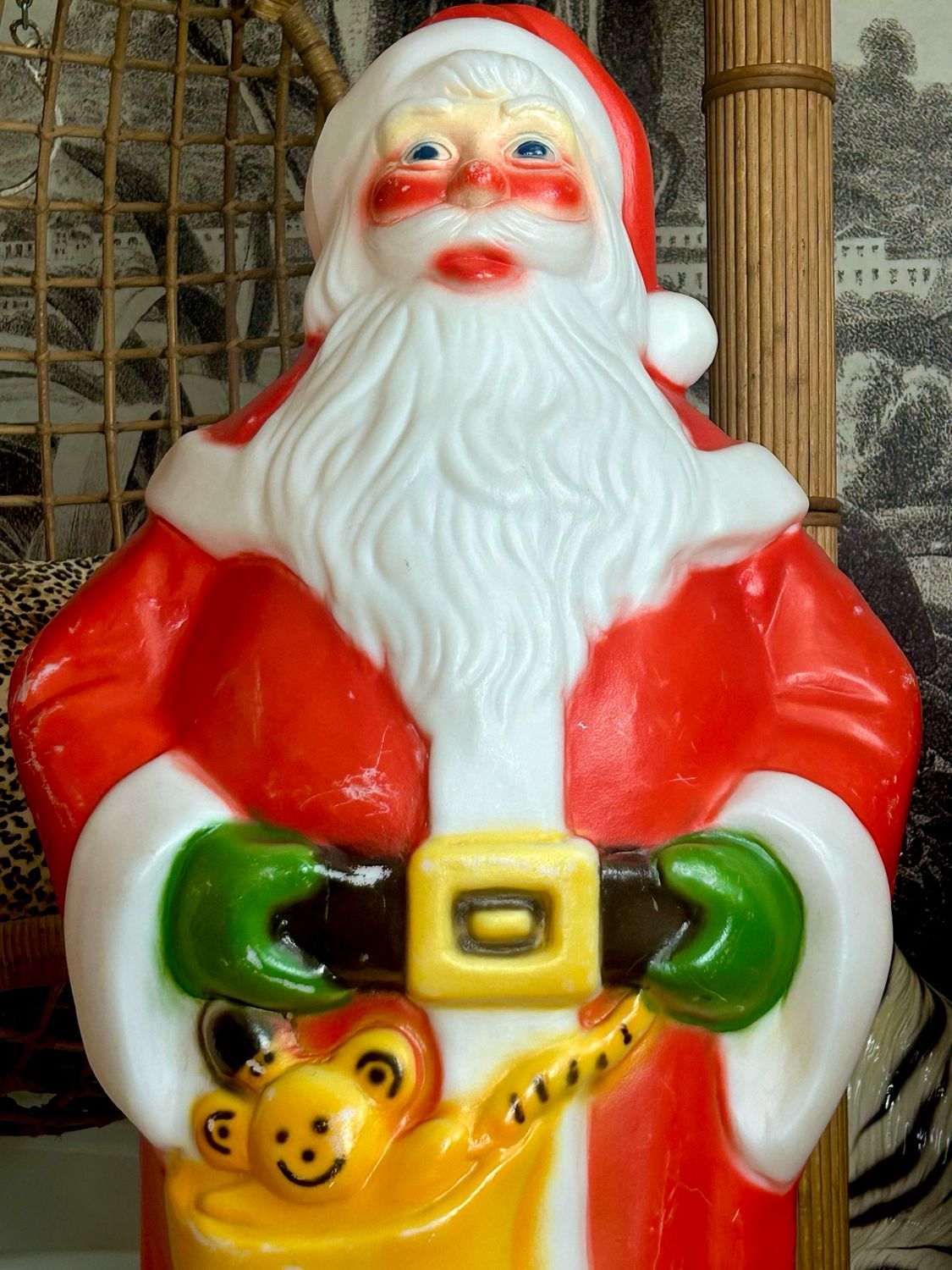 Vintage 1970’s Rare Huge Blow Mold Light Up Working Outdoor/Indoor Santa 46” Vintage 1970’s Rare Huge Blow Mold Light Up Working Outdoor/Indoor Santa 46”
