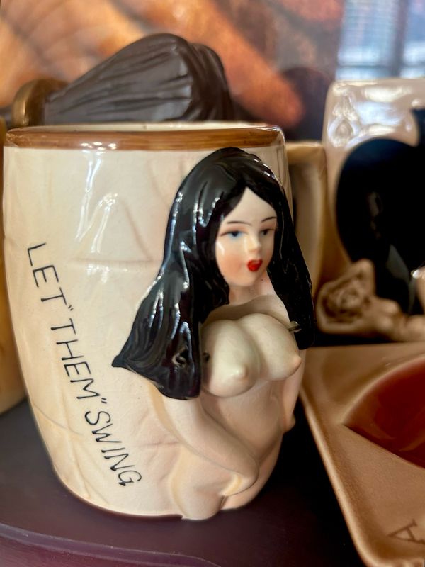 1960s Pin Up Erotic Risqué Kitsch Pottery Nodder Barware Tankard Japan ‘Let Them Swing’