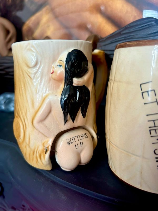 1960s Pin Up Erotic Risqué Kitsch Pottery Nodder Barware Tankard Japan ‘Bottoms Up’