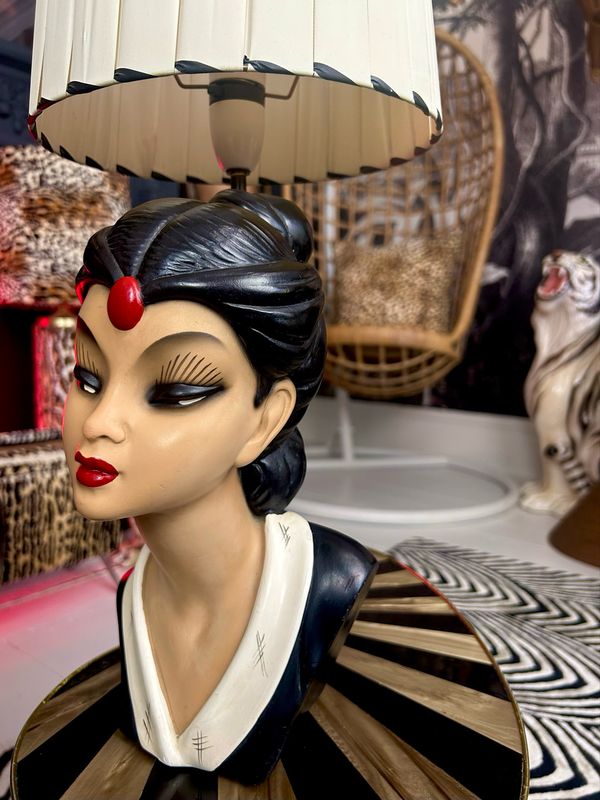 Mid Century Geisha Girl Original Plastic Ribbon Shade Chalkware Lamp Rgd 897880 20”