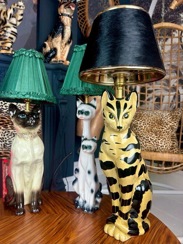 1970’s Devon Ceramics Limited Black Striped Glazed Tabby Cat Brass Metal Cowhide Lampshade Table Lamp 21.5”