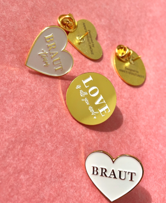 Ansteck-Pin &quot;Love is all you need&quot; rund