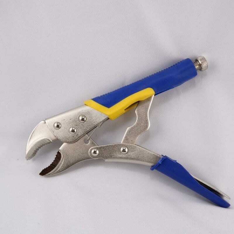 Locking plier