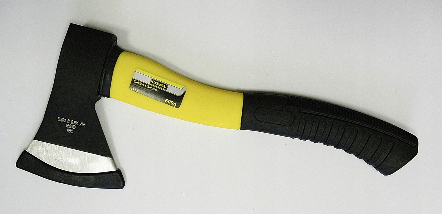 Carpenter&#39;s axe made of fiberglass 600g