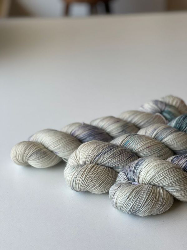 300g BlauGesicht Bei Fuß!, 425m/100g 300g BlauGesicht Bei Fuß!, 425m/100g