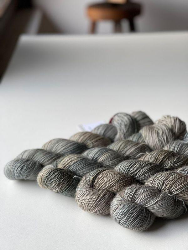 400g Trallafitti BlauGesicht, Single Garn, 400m/100g 400g Trallafitti BlauGesicht, Single Garn, 400m/100g