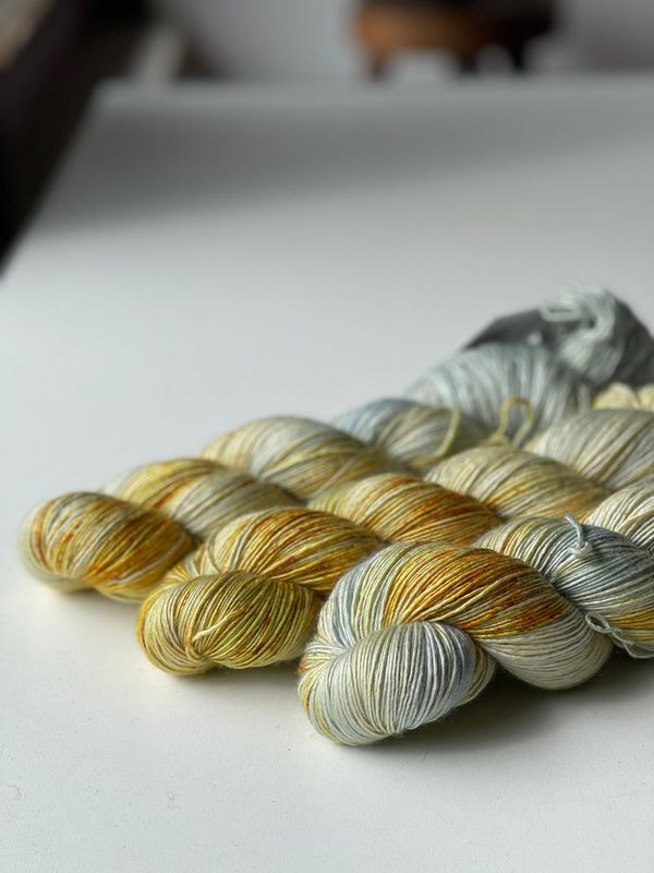 300g Trallafitti mit Seide, Single Garn, 400/100g 300g Trallafitti mit Seide, Single Garn, 400/100g