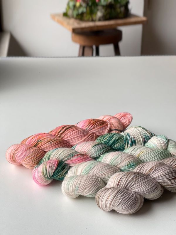 NEUES GARN: 400g Bluefaced/Corriedale bei Fuß! 400m/100g