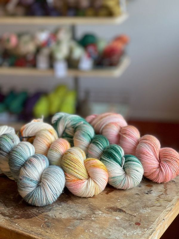 NEUES GARN: 400g Bluefaced/Corriedale bei Fuß! 400m/100g