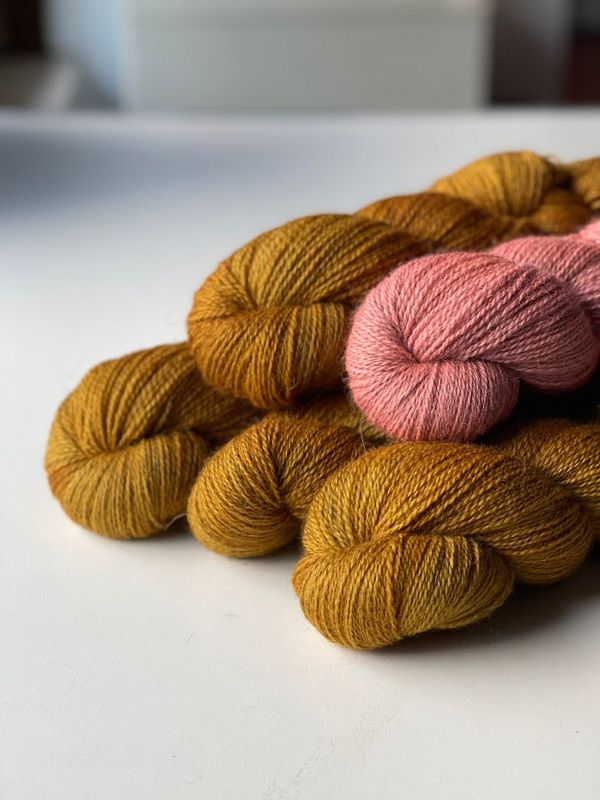 500g BlauGesicht + Mid Brown Masham, 395m/100g 500g BlauGesicht + Mid Brown Masham, 395m/100g