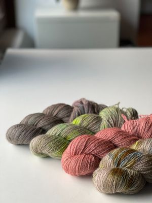 400g BlauGesicht + Mid Brown Masham, 395m/100g 400g BlauGesicht + Mid Brown Masham, 395m/100g