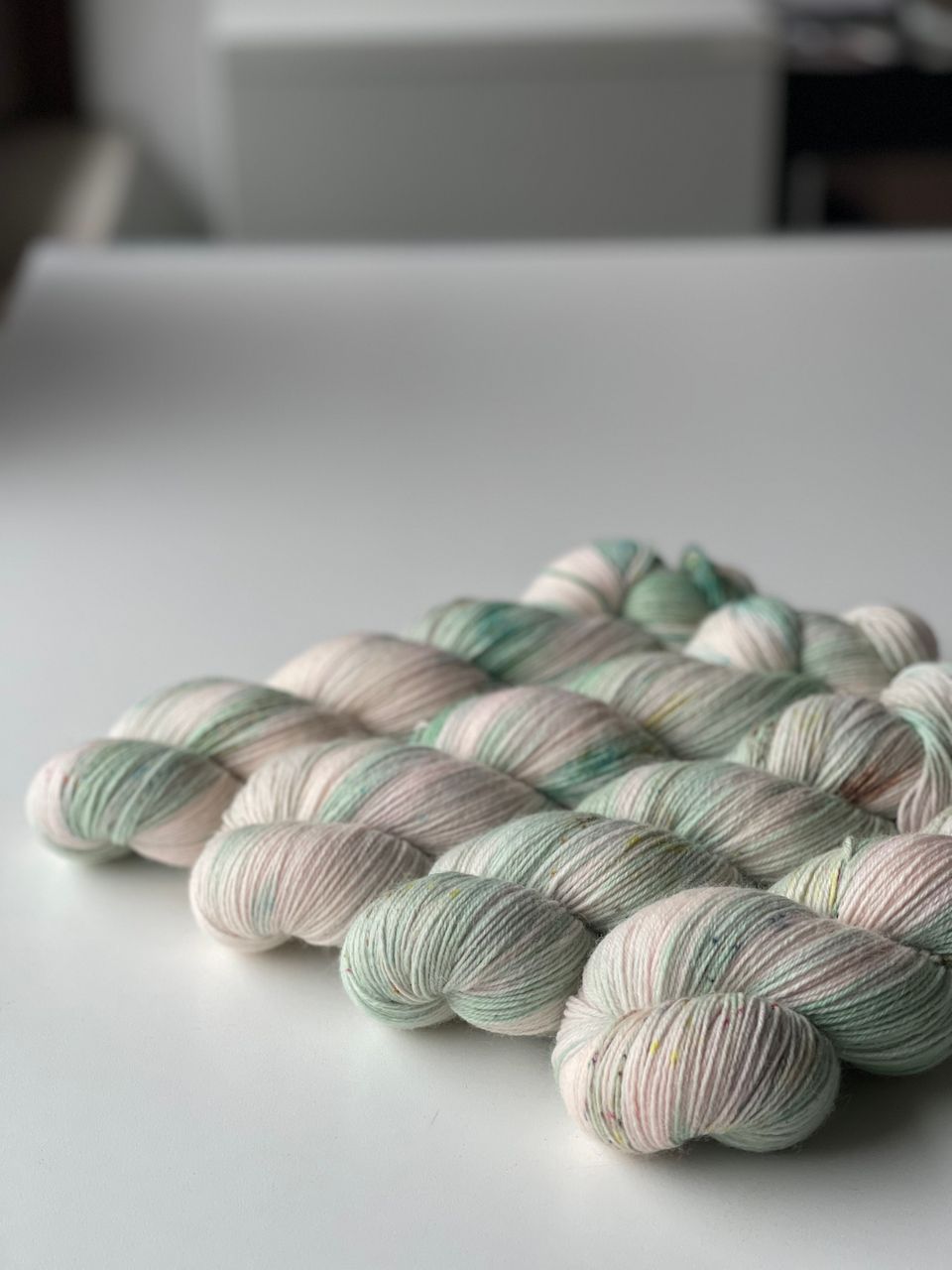 NEUES GARN: 400g Bluefaced/Corriedale bei Fuß! 400m/100g NEUES GARN: 400g Bluefaced/Corriedale bei Fuß! 400m/100g