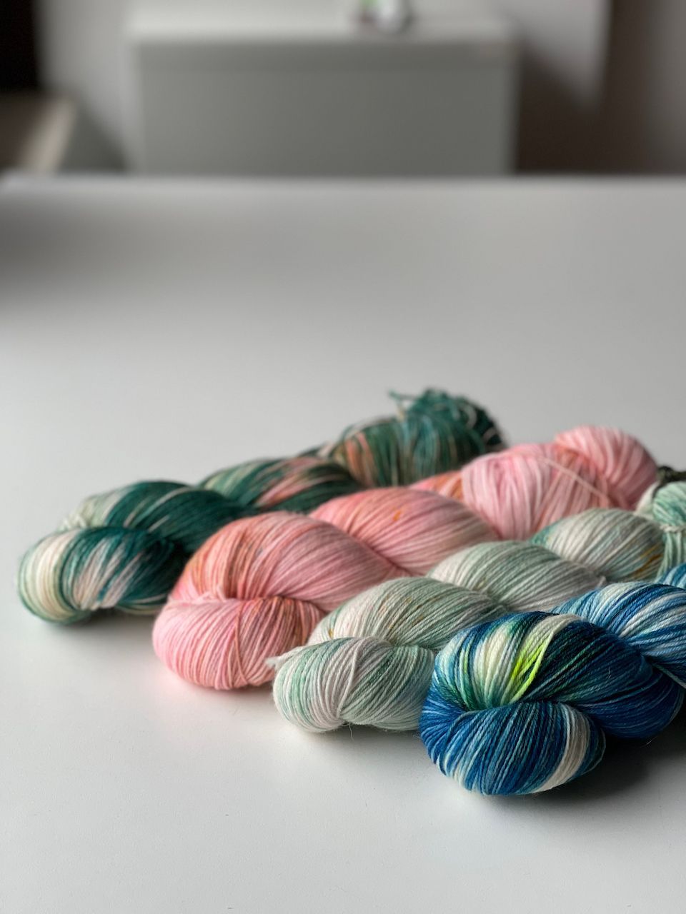 NEUES GARN: 400g Bluefaced/Corriedale bei Fuß! 400m/100g NEUES GARN: 400g Bluefaced/Corriedale bei Fuß! 400m/100g