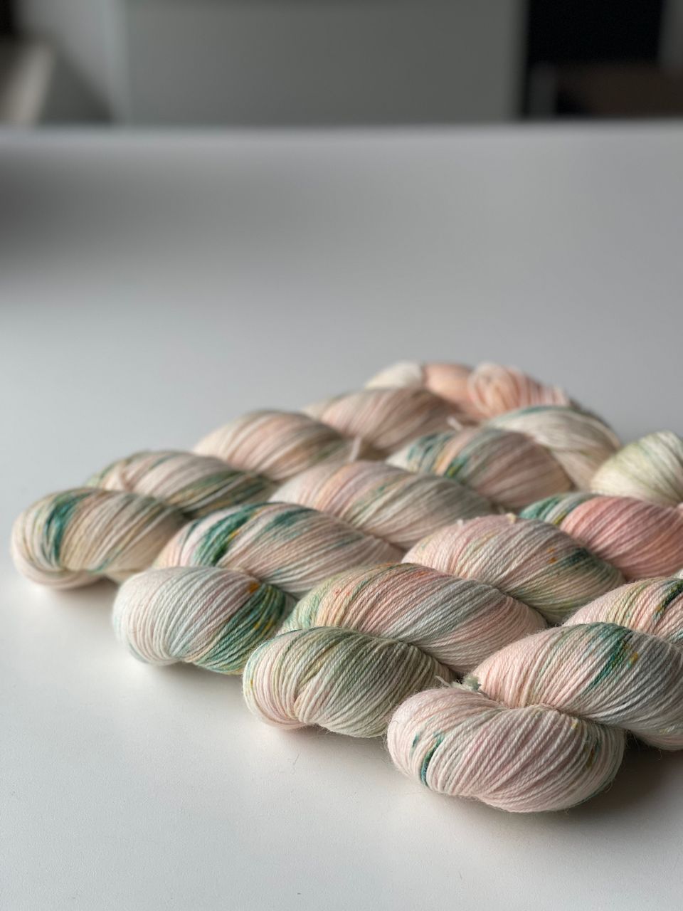 NEUES GARN: 400g Bluefaced/Corriedale bei Fuß! 400m/100g NEUES GARN: 400g Bluefaced/Corriedale bei Fuß! 400m/100g