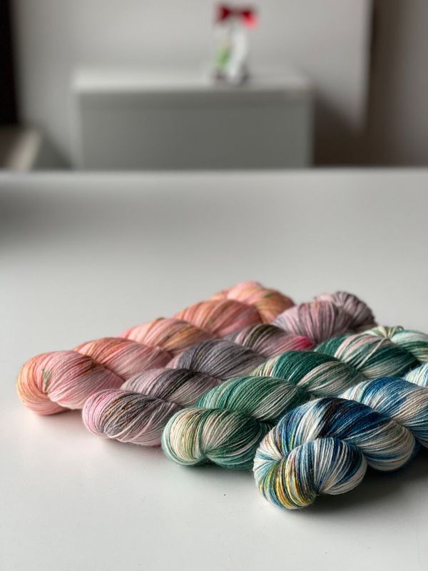 NEUES GARN: 400g Bluefaced/Corriedale bei Fuß! 400m/100g NEUES GARN: 400g Bluefaced/Corriedale bei Fuß! 400m/100g