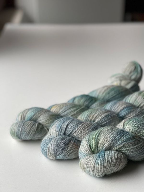 NEUES GARN: 300g Corriedale/Gotland 4Ply NEUES GARN: 300g Corriedale/Gotland 4Ply