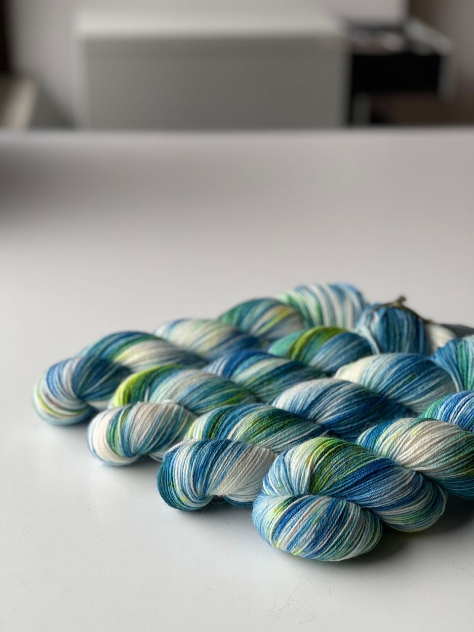 NEUES GARN: 400g Bluefaced/Corriedale bei Fuß! 400m/100g