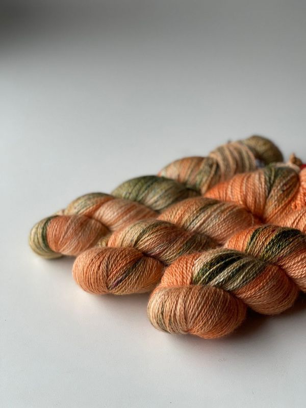 300g Unglaublicher Merino LUXUS, edles Merino-Seide-Kaschmir-Garn, 400m/100g 300g Unglaublicher Merino LUXUS, edles Merino-Seide-Kaschmir-Garn, 400m/100g