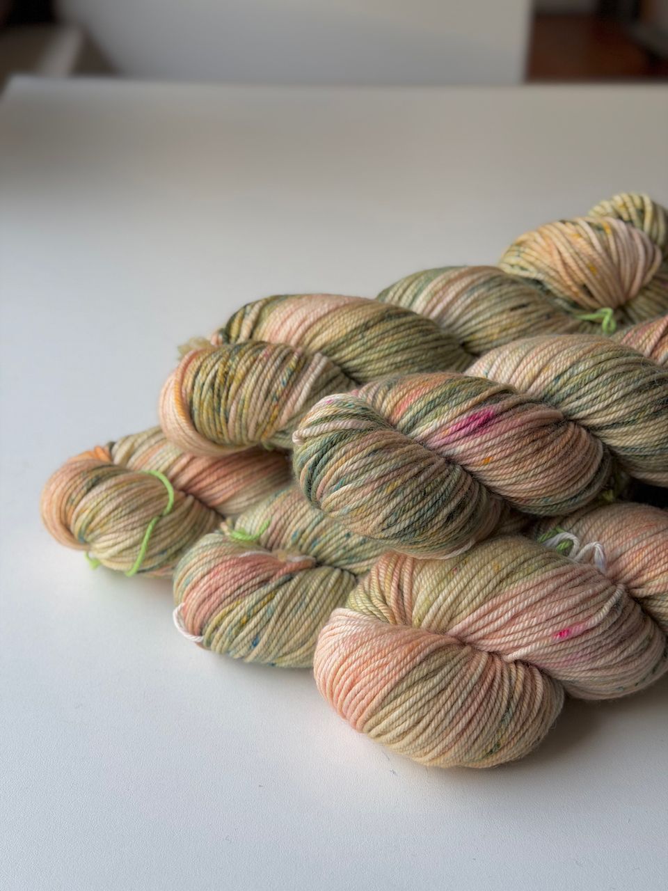 5 x 115g GEMÜTLICH, weiches, knuffiges Merino ,High Twist, 162m/100g