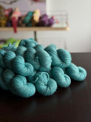 NEUES GARN: 700g Corriedale/Gotland DK NEUES GARN: 700g Corriedale/Gotland DK