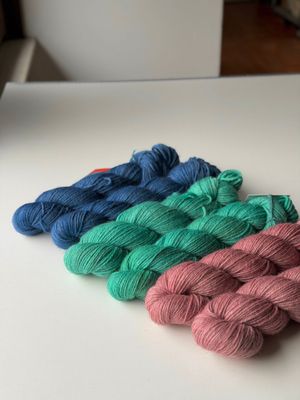 NEUES GARN: 600g Corriedale/Gotland DK