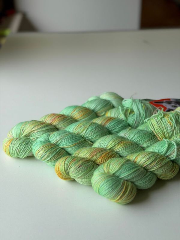 400g BlauGesicht LUXUS, edles BFL-Seide-Kaschmir-Garn 400m/100g 400g BlauGesicht LUXUS, edles BFL-Seide-Kaschmir-Garn 400m/100g
