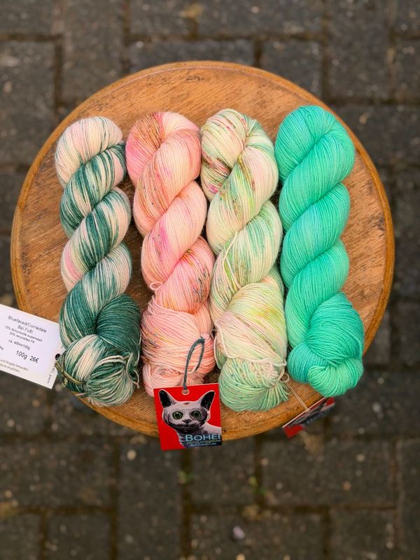 400g Bluefaced/Corriedale bei Fuß! 400m/100g 400g Bluefaced/Corriedale bei Fuß! 400m/100g